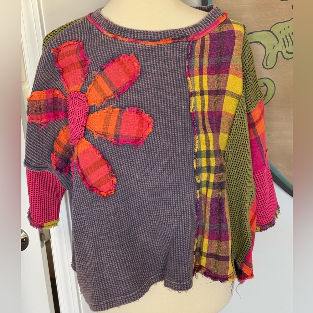 Daisy patch mixed fabric oversized top